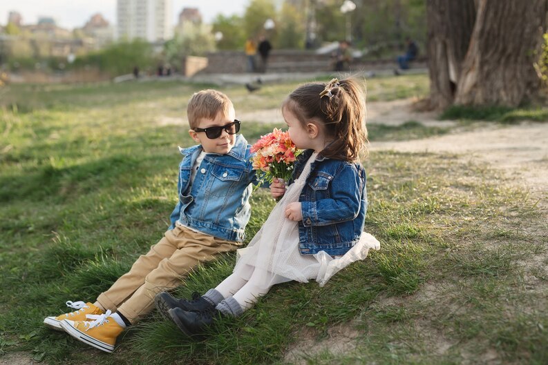 نکات مهم برای گرفتن عکس‌ های زیبا و حرفه‌ ای از کودکان: استفاده از لوازم جانبی جذاب