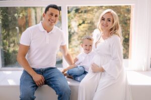 ژست عکس بارداری سه نفره: 12 ایده خاص + 22 نمونه عکس