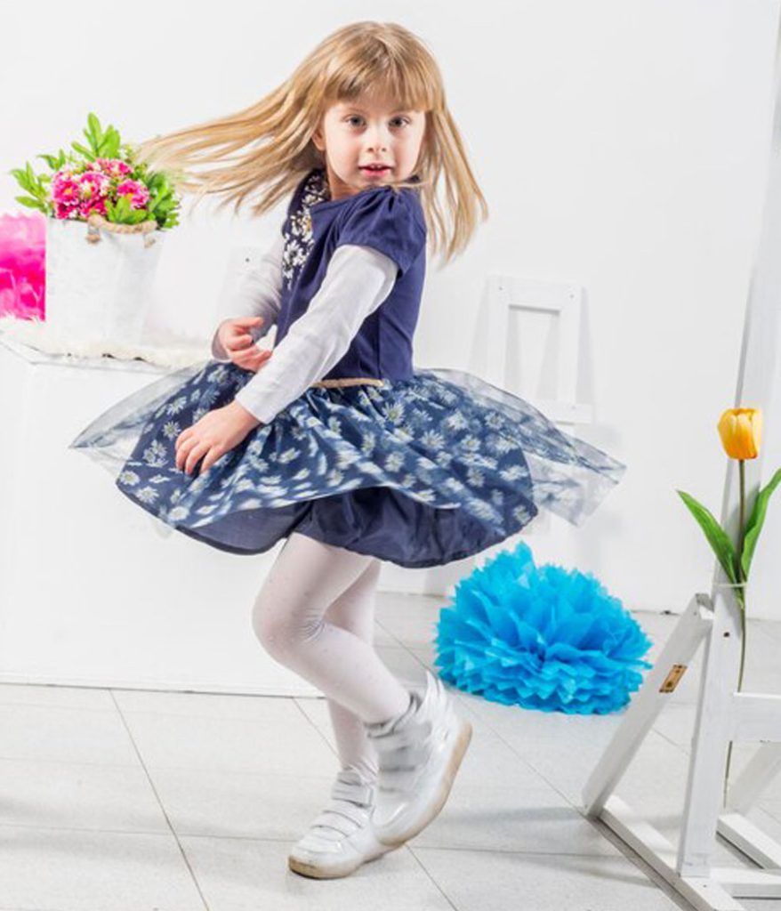 ژست عکاسی کودک در آتلیه