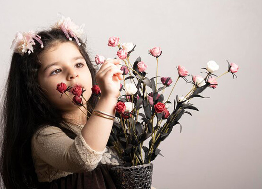 ژست عکاسی کودک در آتلیه