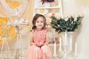 ژست عکاسی کودک در آتلیه