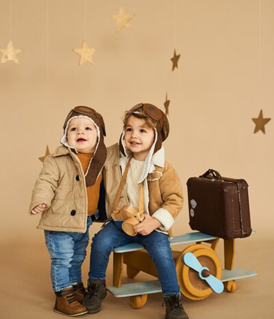 ژست عکاسی کودک در آتلیه